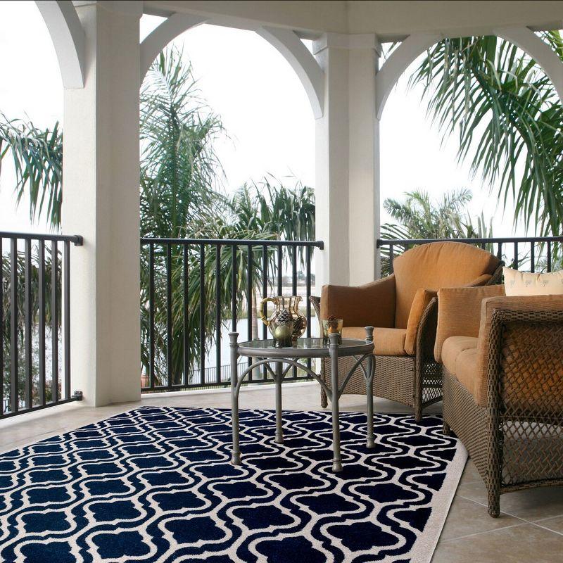 Amherst AMT402 Power Loomed Area Rug - Navy/Beige - 8'9"x11'9" - Safavieh.