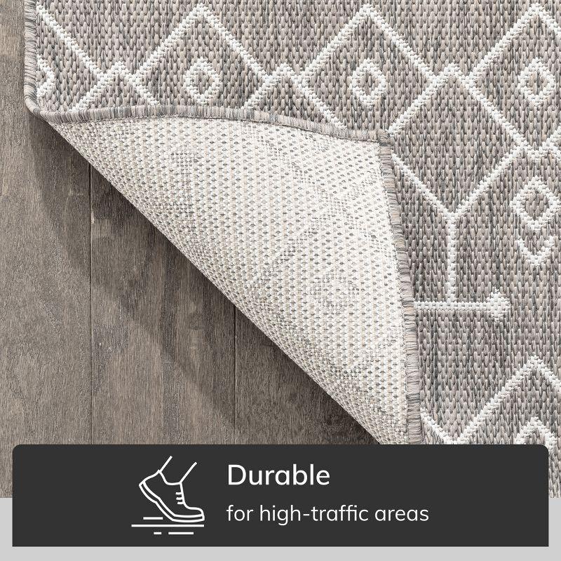 Well Woven Nors Light Grey Indoor / Outdoor Flat Weave Pile Nordic Lattice Pattern Area Rug (7'10" x 9'10")