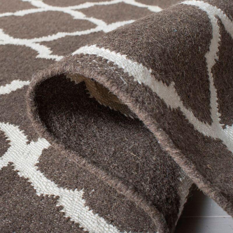 Dhurries DHU627 Hand Woven Flat Weave Accent Rug Navy / Ivory 3' X 5' - Safavieh.