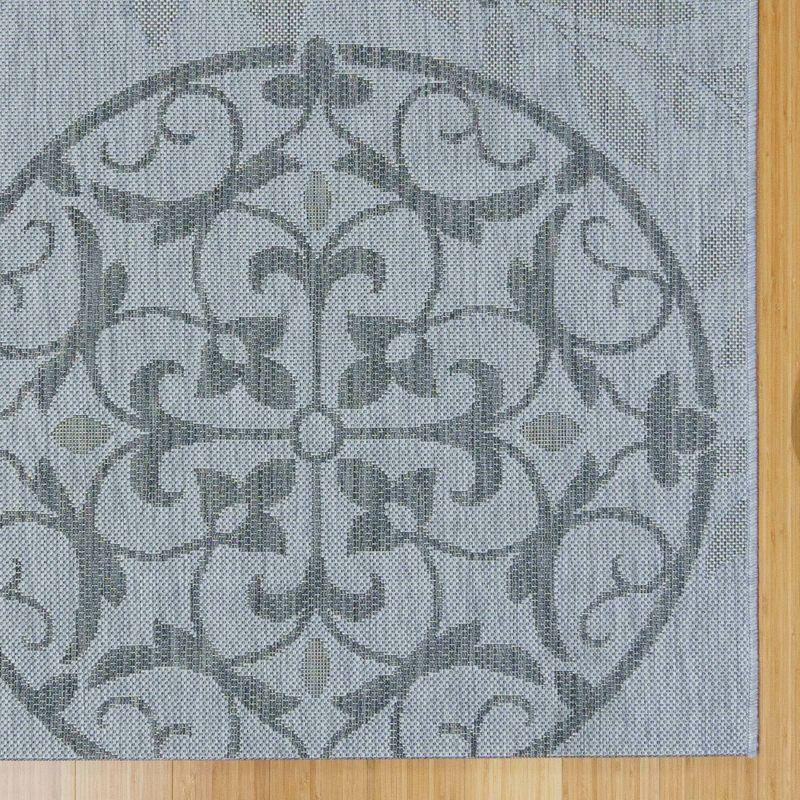 Gertmenian Paseo Emilia Gray Scrolled Medallion Indoor/Outdoor Flatweave Area Rug