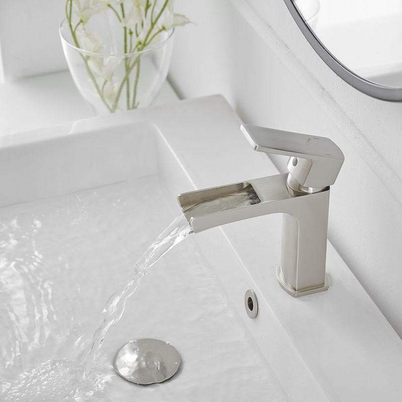 Single-Hole Single-handle Bathroom Faucet with Drain Assembly