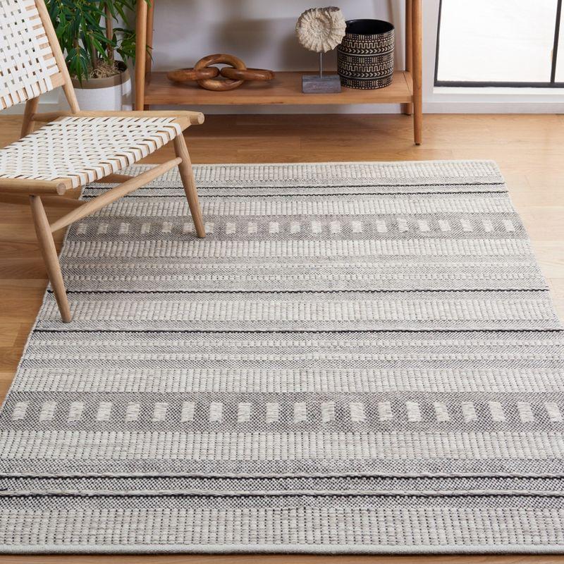 Handmade Natura Wool Area Rug - 3' x 5', Black and Grey