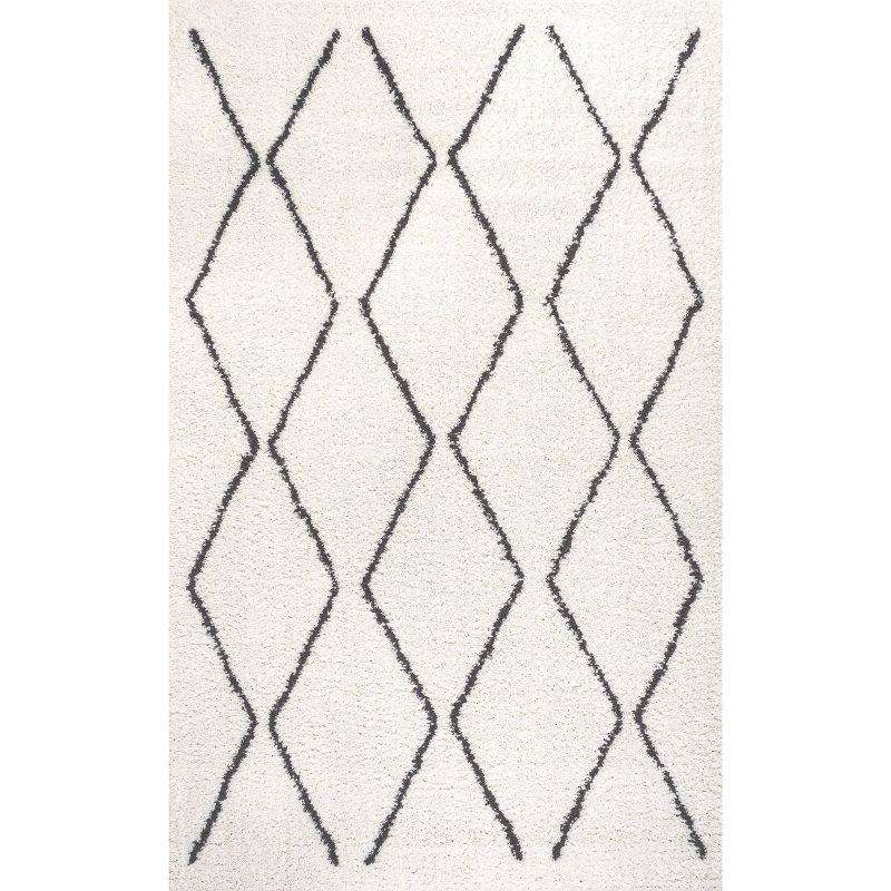 Catala Moroccan Diamond Shag 3'x5' Black and White Area Rug