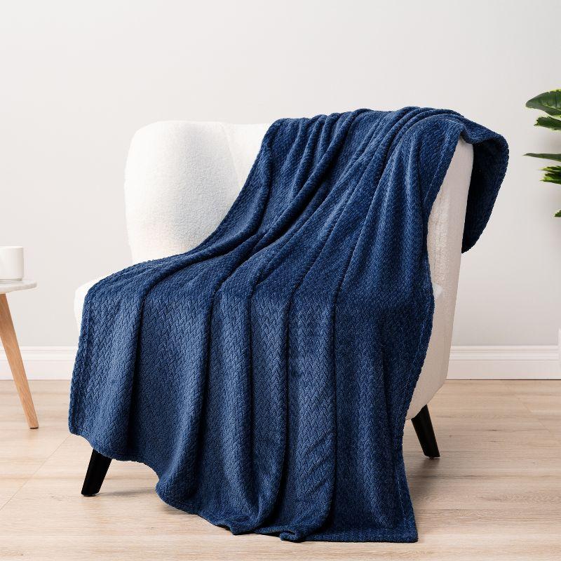 Pavilia Hand Woven Throw Blanket