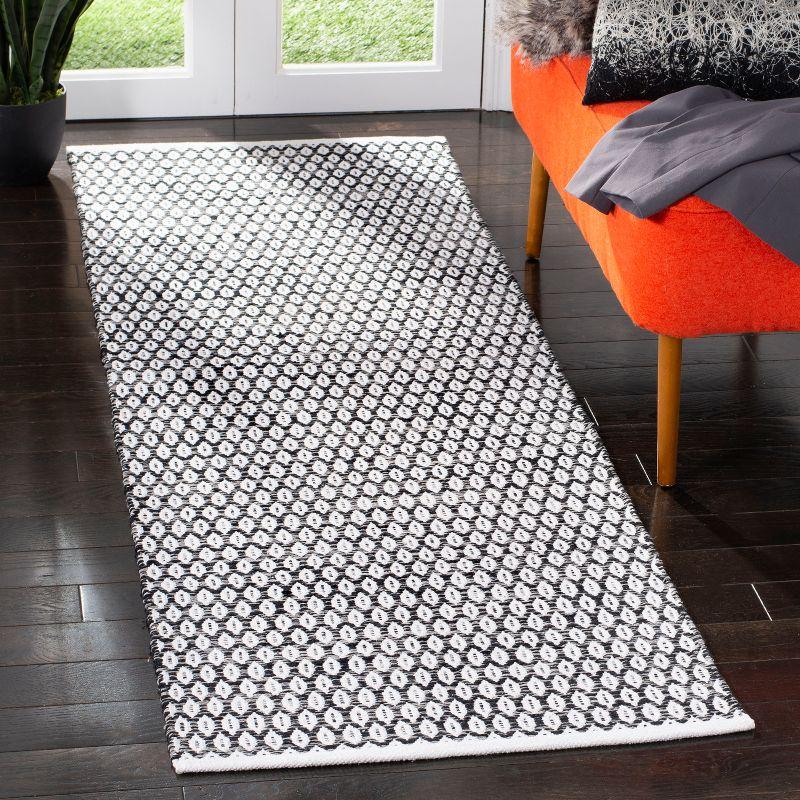 Montauk MTK608 Hand Woven Indoor Runner Rug - Black/Ivory - 2'3"x8' - Safavieh