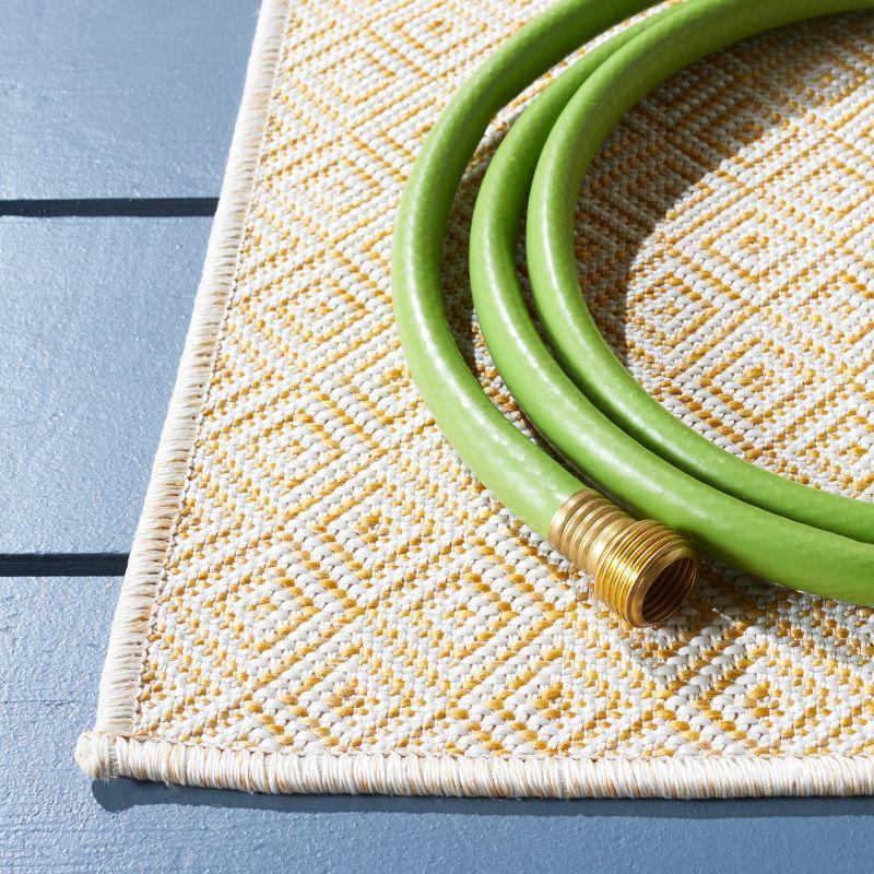 Hampton HTN230 Indoor/Outdoor Machine Made Area Rug - 6'5"x6'5" - Yellow - Safavieh