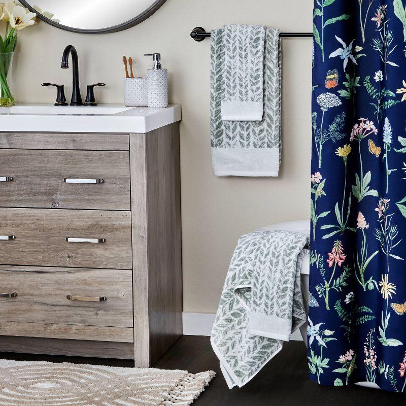 Gracie Oaks Gracie Oaks Distressed Leaves Hand Towel (Set of 2)