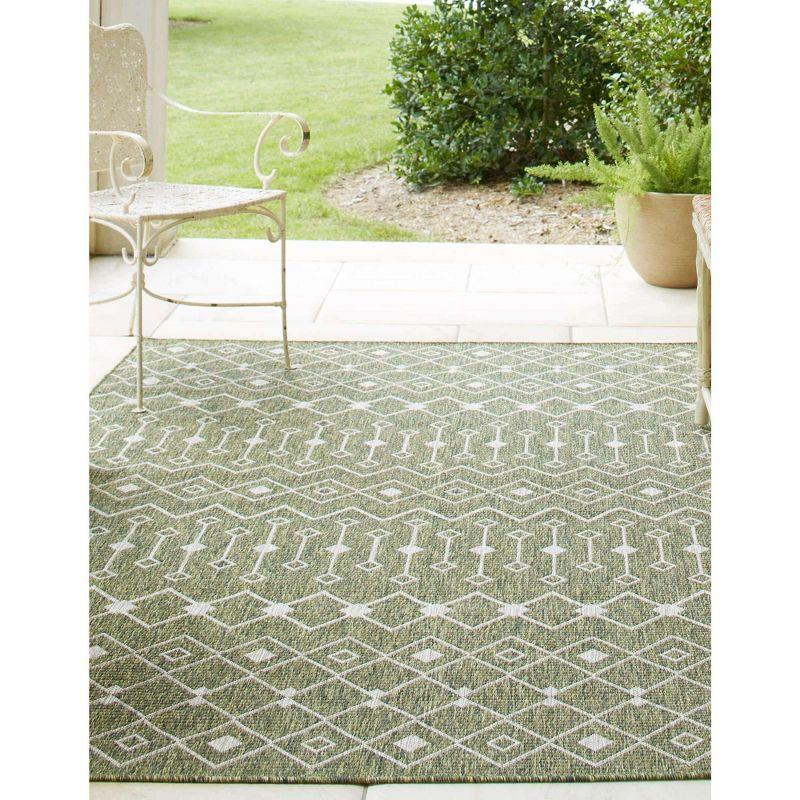 Easy-Care Green Trellis 6' x 9' Outdoor Synthetic Rug