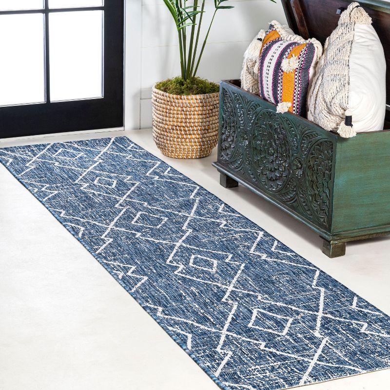 2'x8' Carwa  Diamond Trellis Indoor/Outdoor Runner Rug, Blue/Ivory - JONATHAN Y