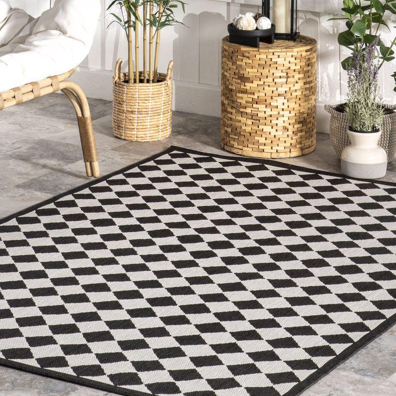 Regal Checkered Black and White Synthetic 5' x 8' Area Rug