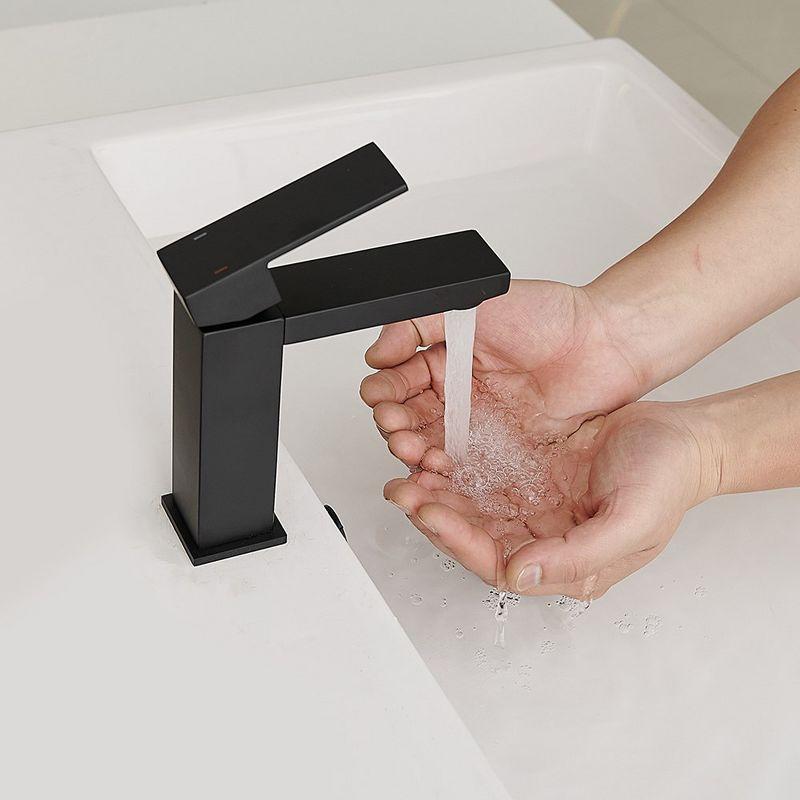 Single-Hole Single-handle Bathroom Faucet