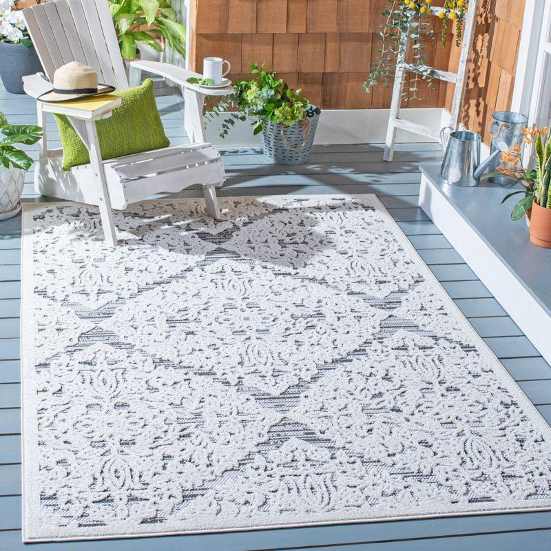 Ivory and Gray Geometric Indoor/Outdoor Area Rug