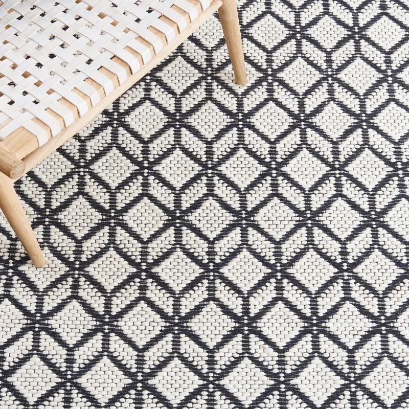 Vermont VRM150 Hand Woven Area Rug - Ivory/Black - 5'x8' - Safavieh.