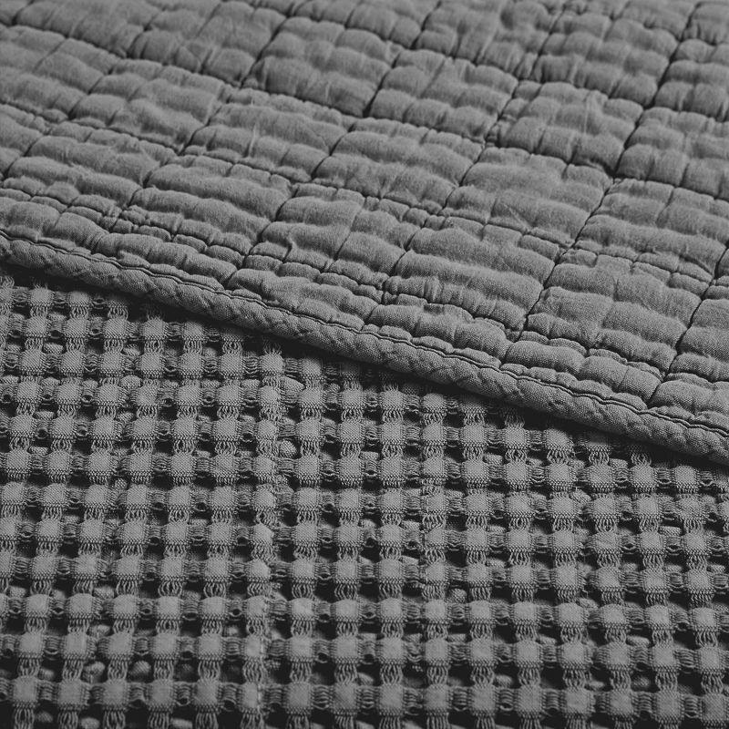 Charcoal Microfiber King Quilt Set with Luxurious Waffle Design