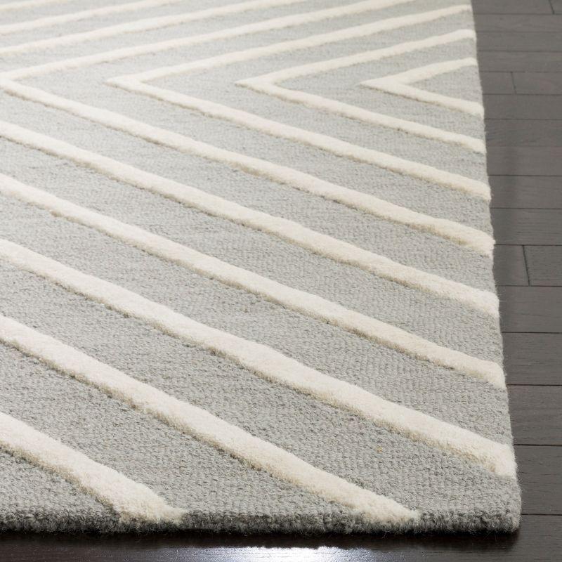 Safavieh Kids SFK920 Hand Tufted Area Rug - Grey/Ivory - 5'x5' - Safavieh.