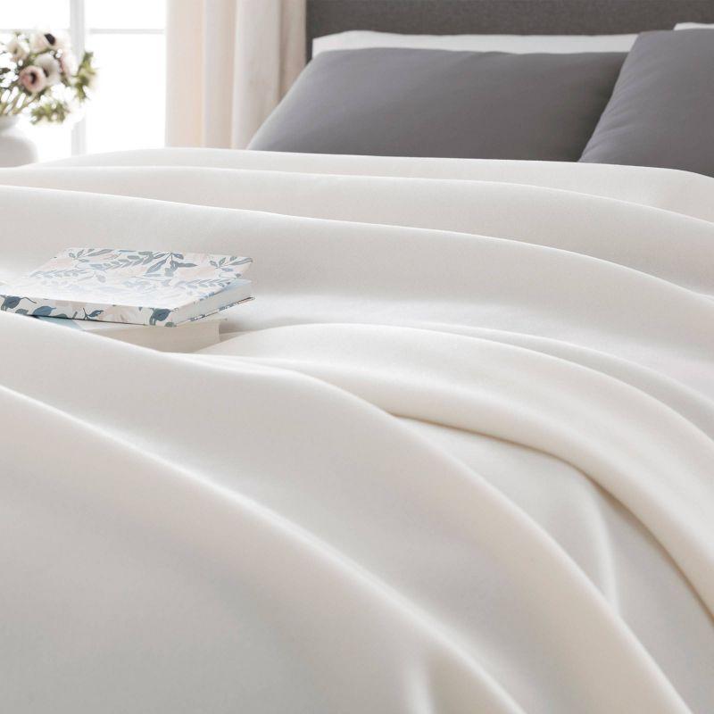 Luxurious King-Sized Ivory Fleece Reversible Blanket