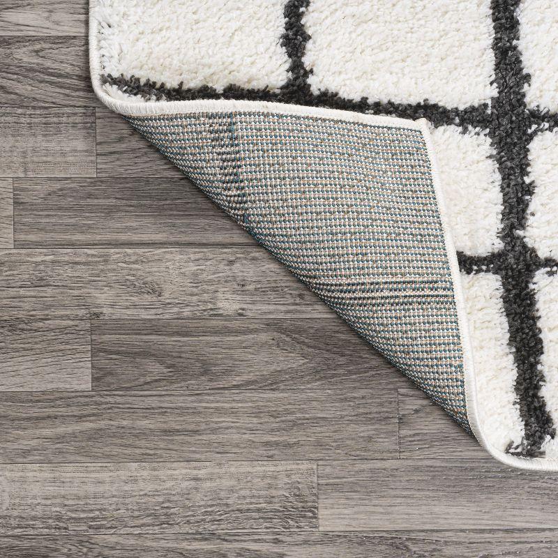 4'x6' Arenal Geometric Grid Shag Area Rug, White/Black - JONATHAN Y