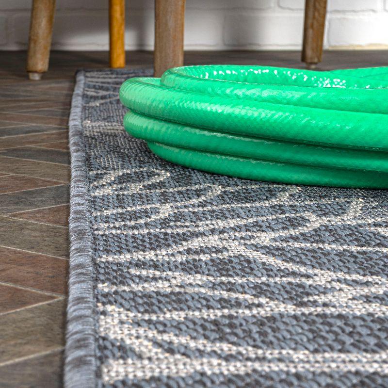 5' x 8' Bahamas Modern All-Over Floral Indoor/Outdoor Area Rug, Navy/Gray - JONATHAN Y