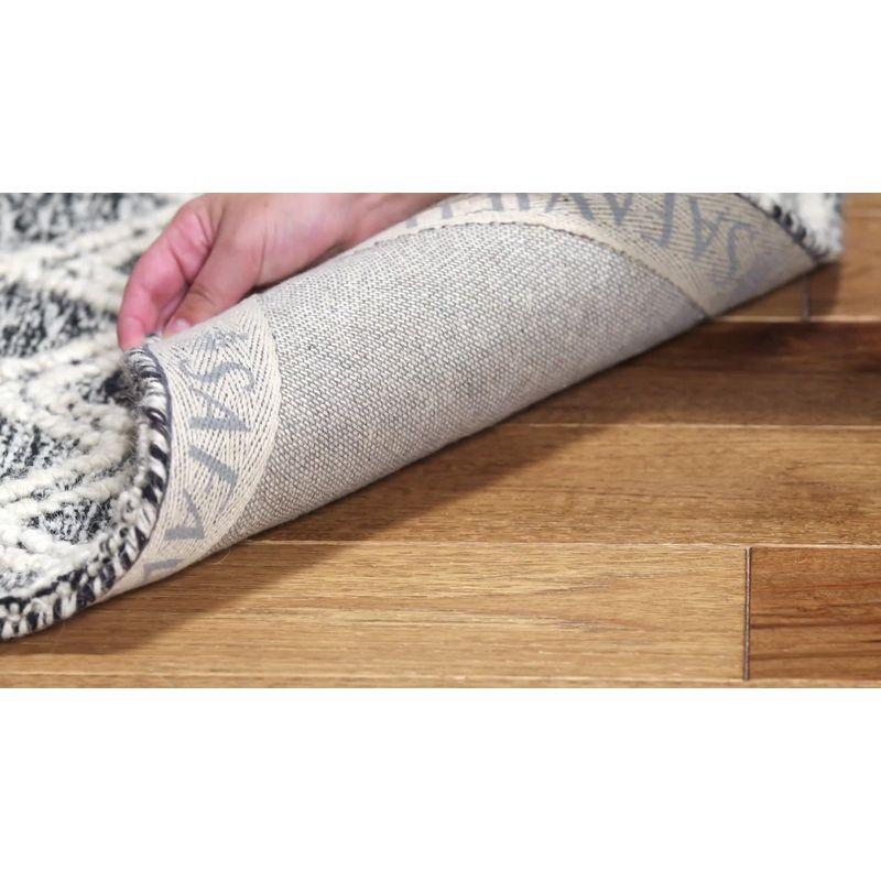 Micro-Loop MLP203 Hand Tufted Indoor Area Rug - Ivory/Black - 5' Round - Safavieh