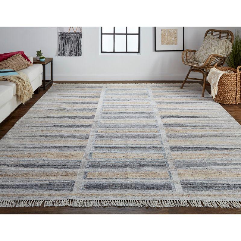 Handwoven Geometric Gray Synthetic 24" Rug