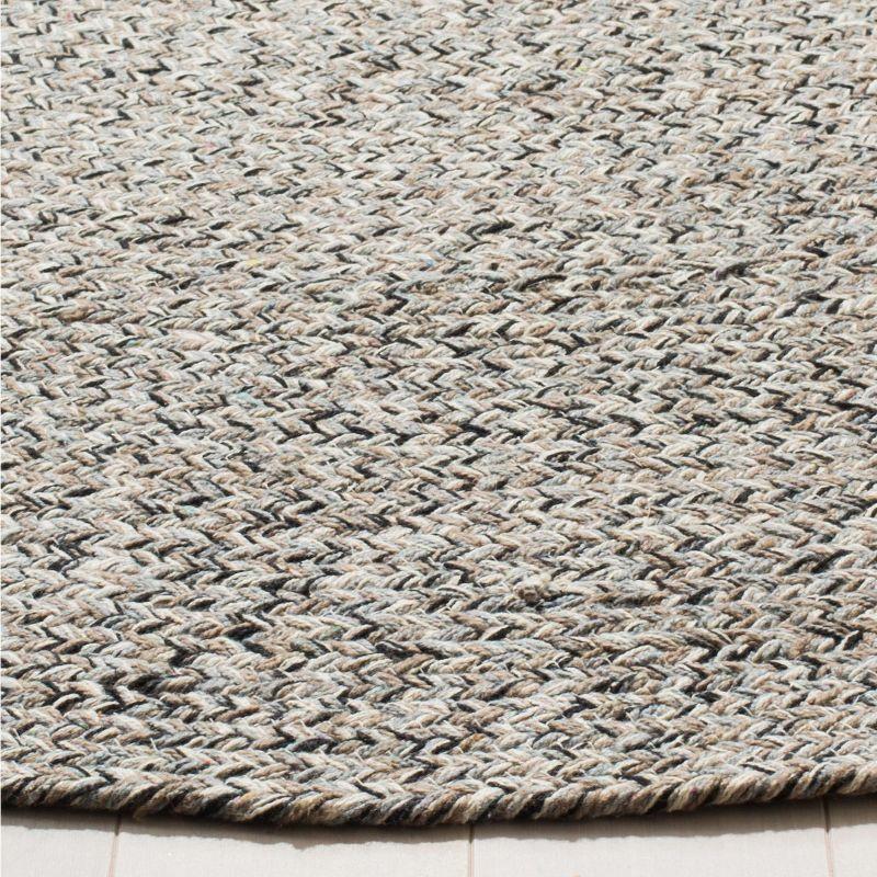 Braided BRD256 Hand Woven Indoor Area Rug - Ivory/Steel Grey - 5' Round - Safavieh