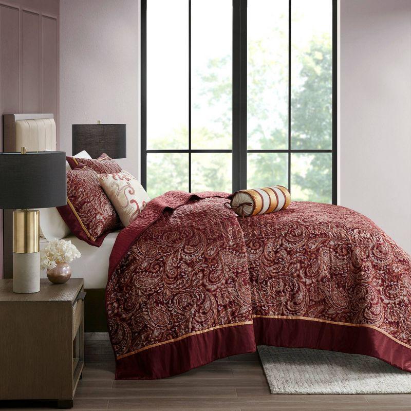 Aubrey 5 Piece Jacquard Bedspread Set with Throw Pillows