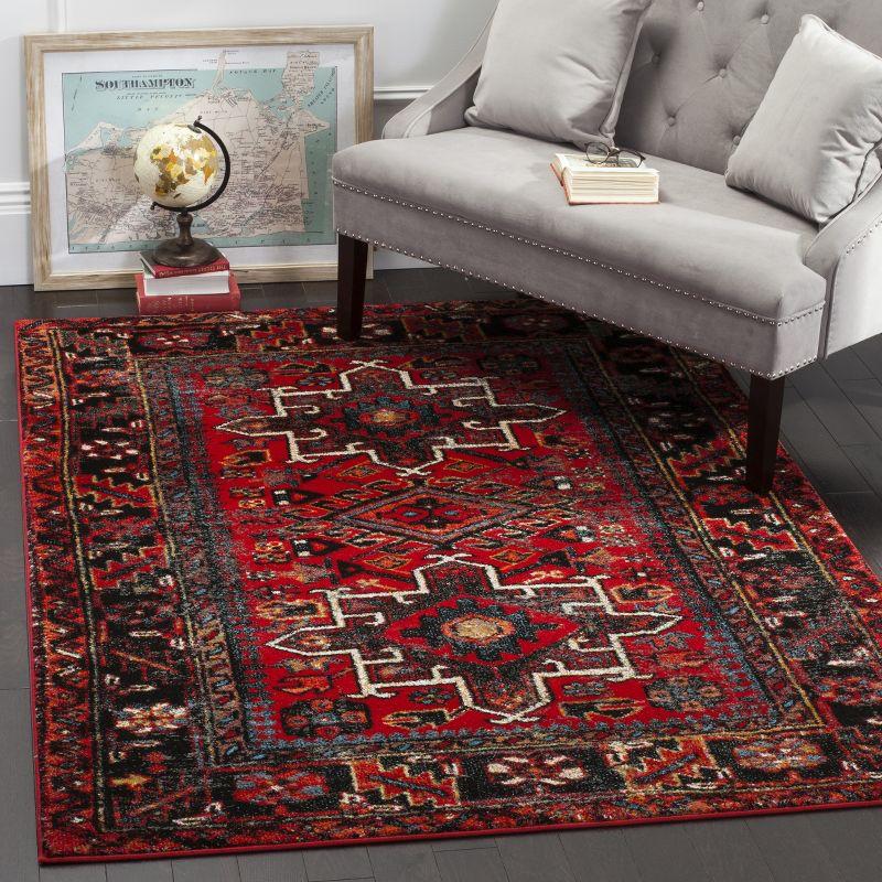 Vintage Hamadan VTH229 Power Loomed Indoor Area Rug - Red/Black - 4'x6' - Safavieh