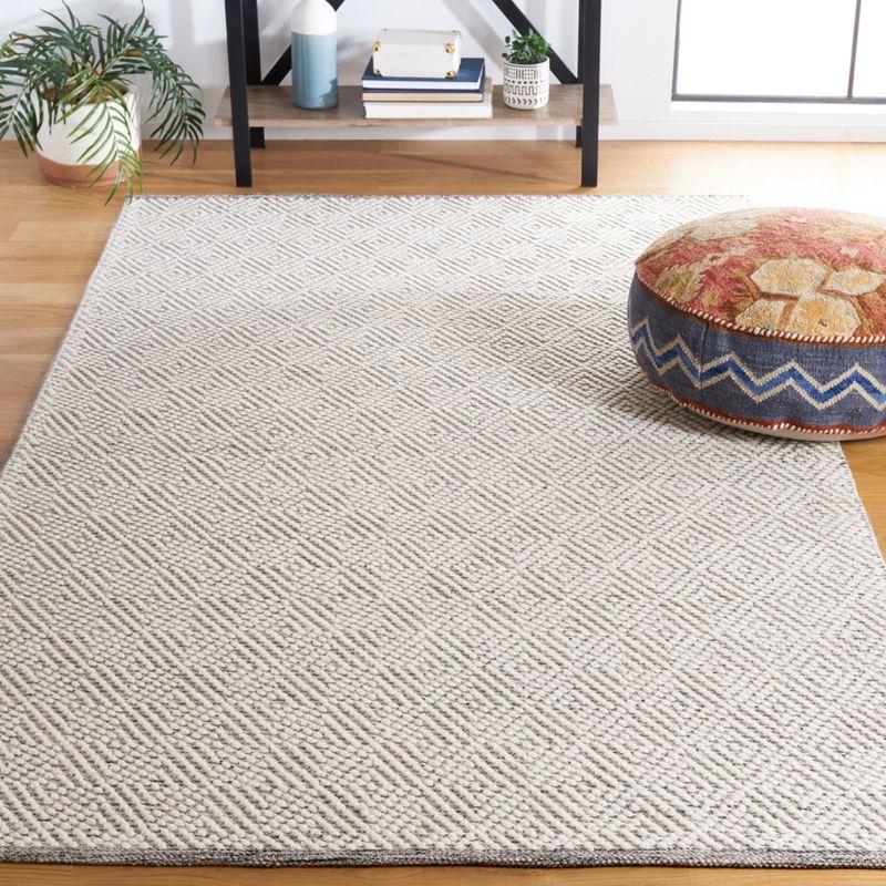Natura NAT503 Hand Woven Indoor Area Rug - Ivory/Light Grey - 4'x6' - Safavieh