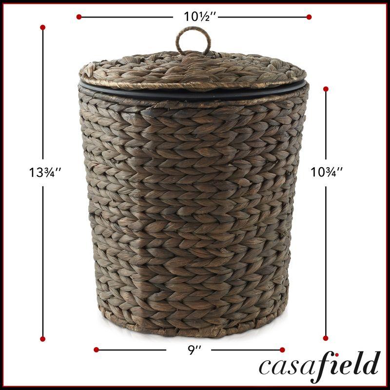 Casafield Water Hyacinth Trash Can with Lid and Liner, Woven Waste Basket for the Bathroom, Bedroom, Laundry Room, Home Office