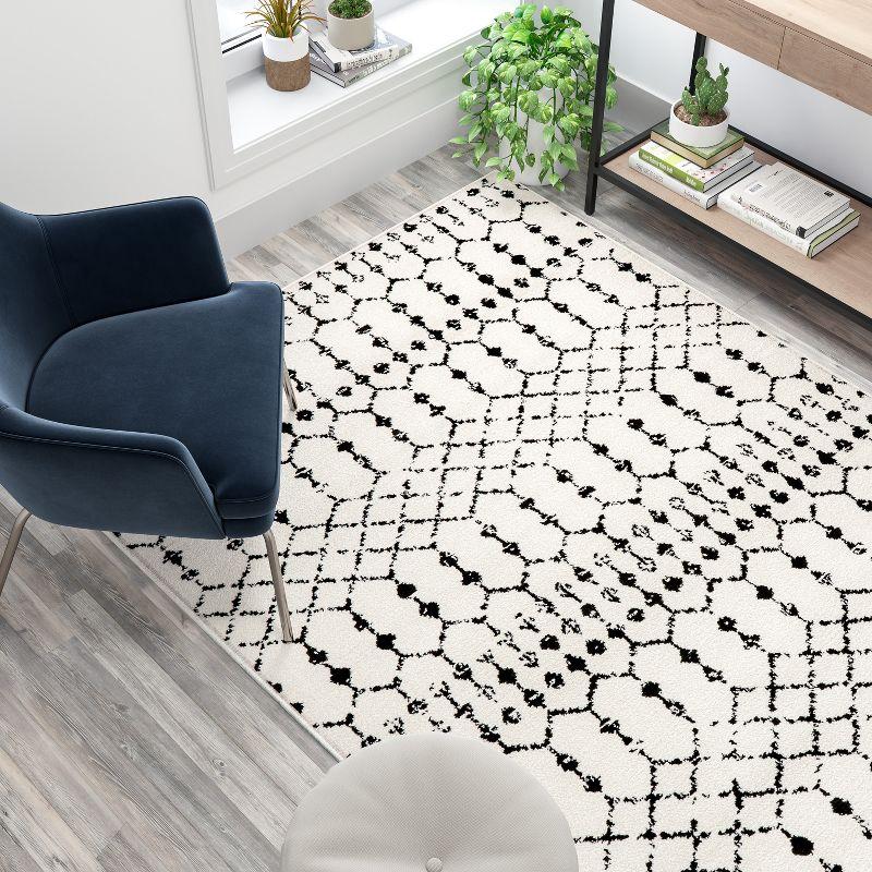 Bohemian Geometric White Synthetic 5' x 7' Area Rug