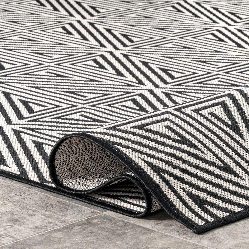 nuLOOM Kelsey Modern Abstract Indoor and Outdoor Area Rug