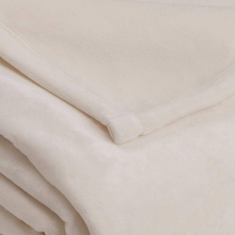 Luxurious King-Sized Ivory Fleece Reversible Blanket