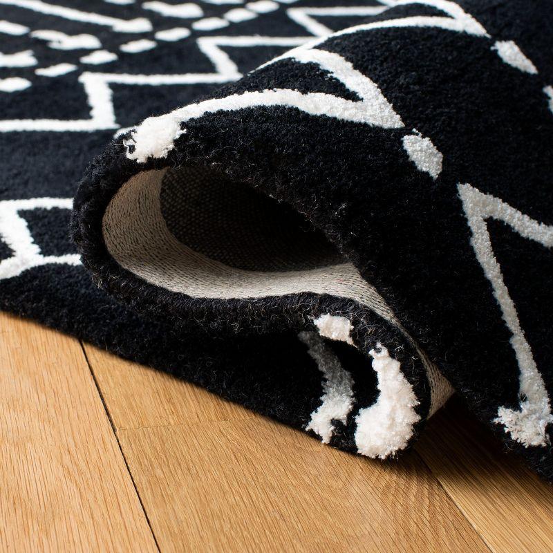 Himalaya HIM903 Handmade Area Rug - 5'x8' - Black/Ivory - Safavieh