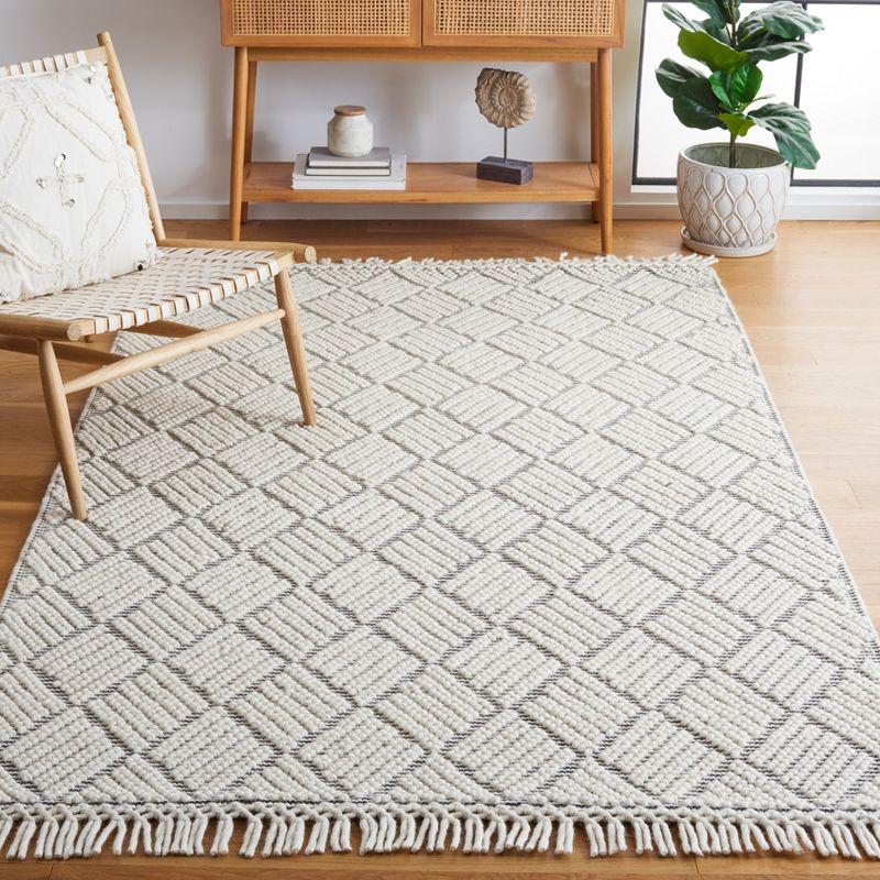 Handwoven Ivory and Black Wool 4' x 6' Area Rug