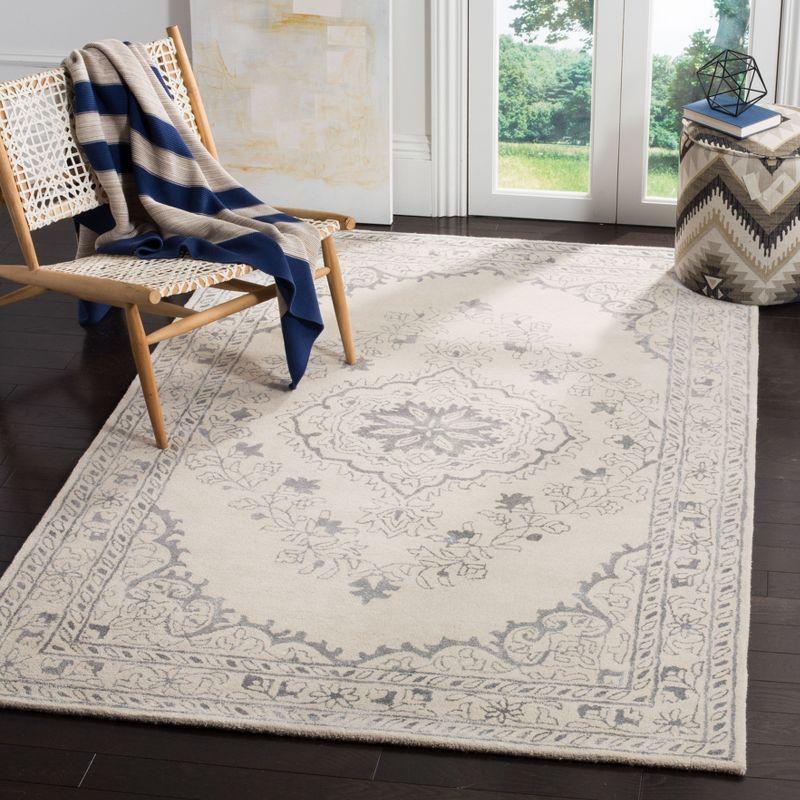 Hand-Tufted Elegance Gray Wool & Viscose 8' x 11' Area Rug