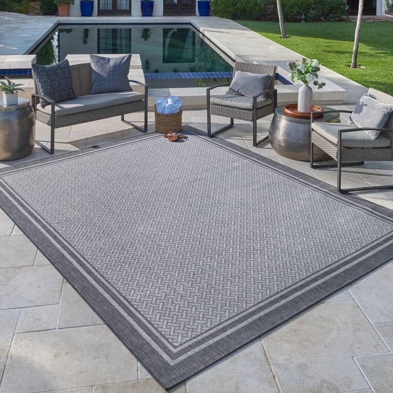 Gertmenian Paseo Soroa Ash Gray Classic Border Indoor/Outdoor Flatweave Area Rug