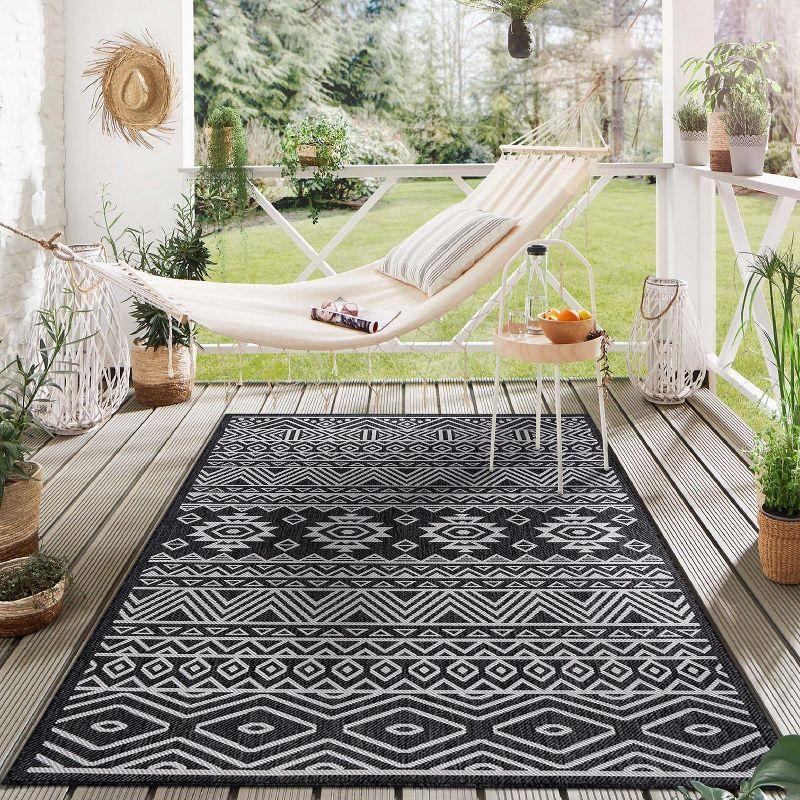 World Rug Gallery Distressed Geometric Bohemian Textured Flat Weave Indoor/Outdoor Area Rug - BLACK 5' X 7'