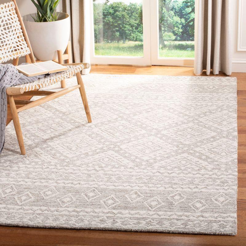 Micro-Loop MLP501 Hand Tufted Indoor Area Rug - Dark Grey/Ivory - 4'x6' - Safavieh
