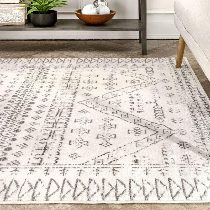 Nuloom Frances Moroccan 4x6 Indoor Area Rug for Living Room Bedroom Dining Room Kitchen, Light Grey/Ivory