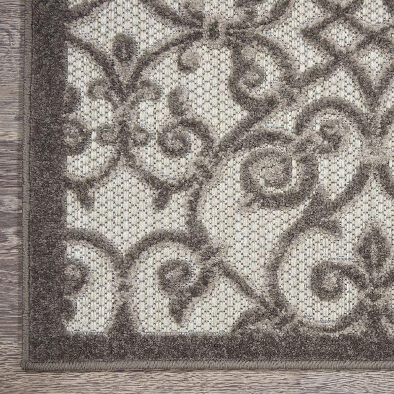 Lark Manor™ Isalia Floral Indoor / Outdoor Rug