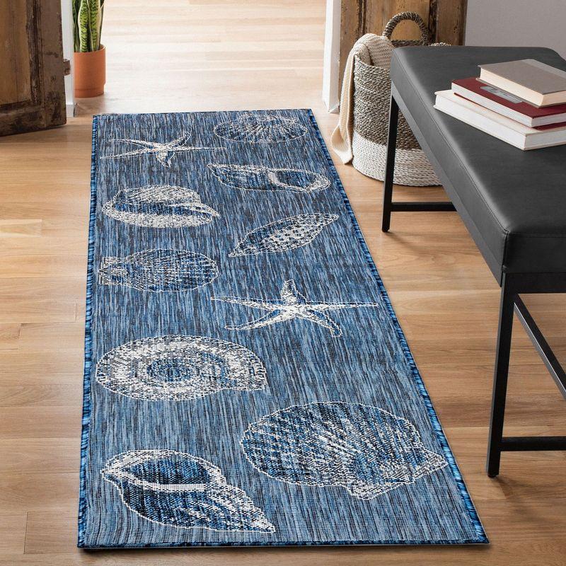 Liora Manne Carmel Shells Indoor/Outdoor Rug Navy 1'11" x 7'6"