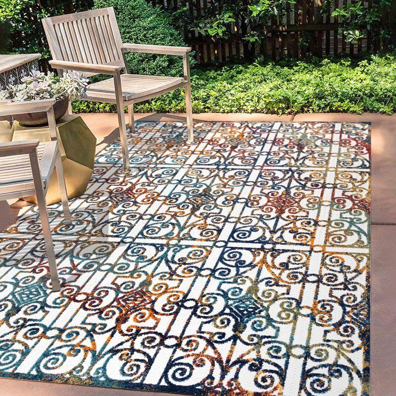 Blue and Cream Trellis Synthetic 4' x 6' Reversible Rug