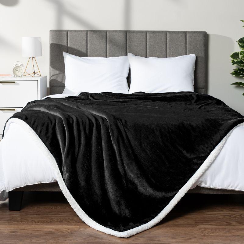 Pavilia Hand Woven Throw Blanket