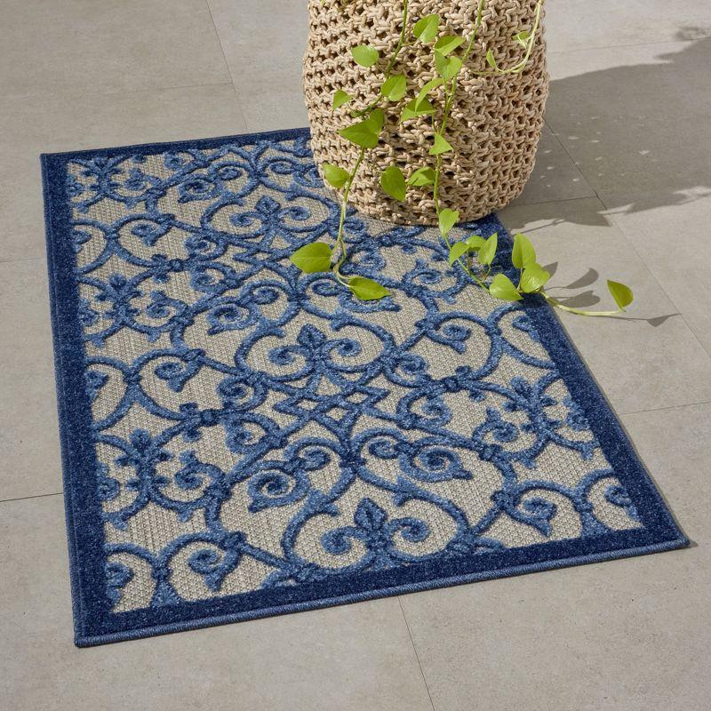 Aloha Grey/Blue Floral Indoor/Outdoor 2'8" x 4' Area Rug