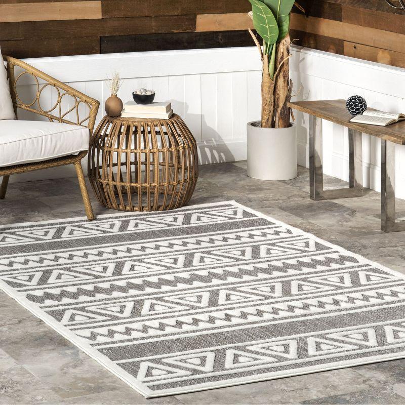 Nuloom Lanelle Geometric 5x8 Indoor/Outdoor Area Rug for Living Room Patio Deck Front Porch Kitchen, Grey/Ivory