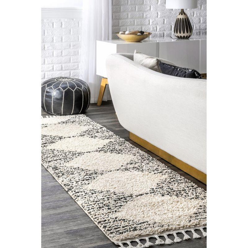 Nuloom Bria Trellis 2x10 Runner Shag Indoor Area Rug for Living Room Bedroom Dining Room Nursery Entryway Hallway, Off White/Charcoal