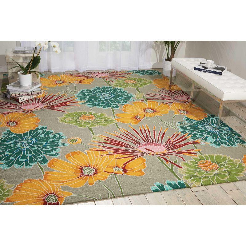 Handcrafted Enchanted Floral Medley 5' x 7' Gray Synthetic Area Rug