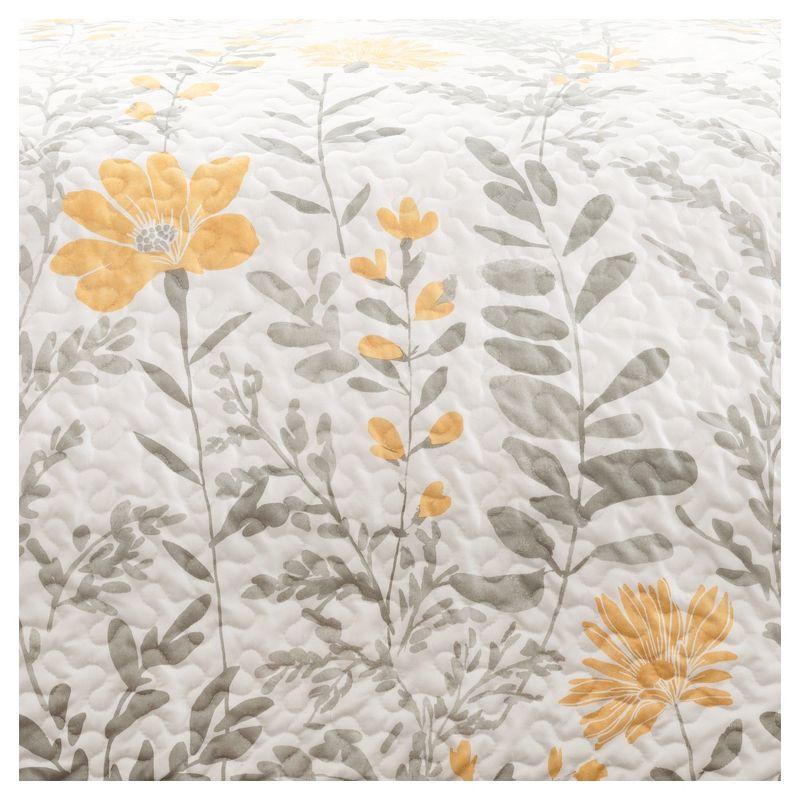 Torre & Tagus Aprile Traditional Floral Quilt Set