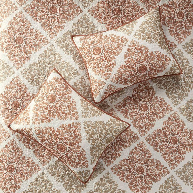 Madison Park Claire 6 Piece Printed Quilt Set with Throw Pillows