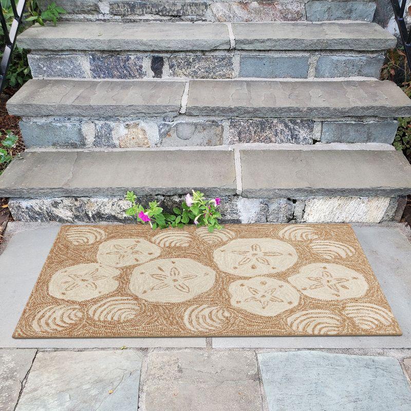 Liora Manne Frontporch Shell Toss Indoor/Outdoor Rug Natural 1'8" x 2'6"